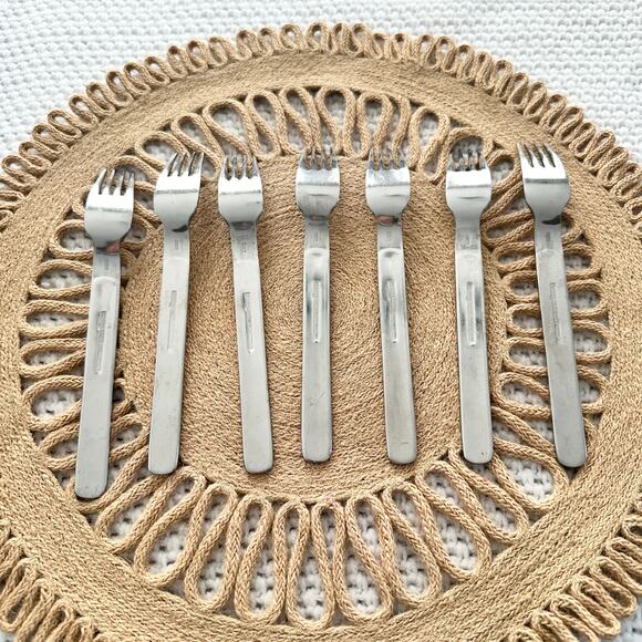 Reed & Barton Middleburg Marlborough Stainless Steel Dinner Forks Set of 8 Japan - Picture 6 of 7